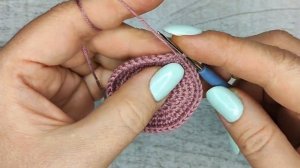 Убавки Незаметные при вязании крючком изнанкой налицо.