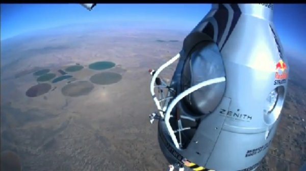 Felix Baumgartner's supersonic freefall from 128k'