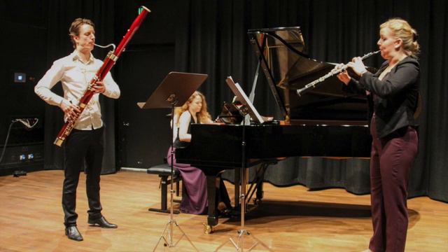 Francis Poulenc Trio for Oboe Bassoon and Piano смотреть онлайн
