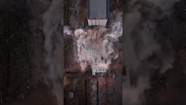 крушение элеватора в г. Артёмовский, Свердловской обл. сьёмка с дрона смотреть онлайн