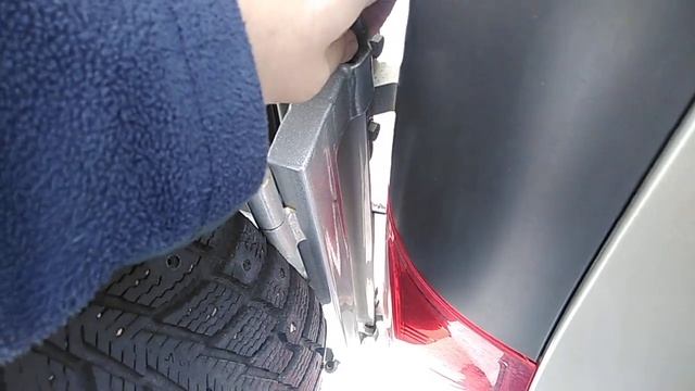 Установка кронштейна запасного колеса на заднюю дверь Ларгус. смотреть онлайн
