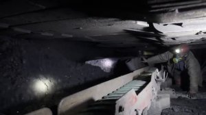 Технологии в действии  очистной комбайн УКД 400 в работе под землей