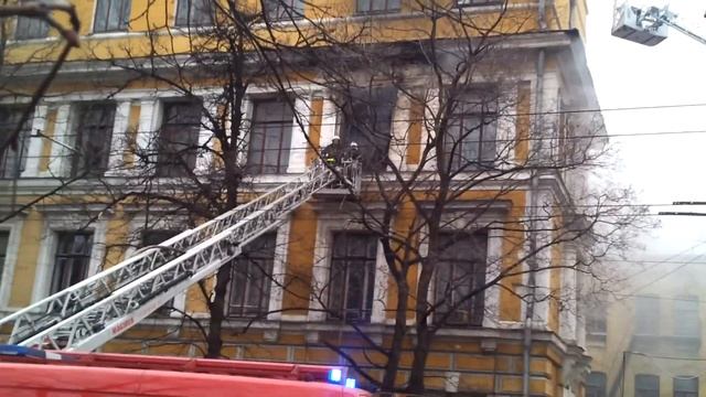 Пожар в лаборатории неорганической химии РХТУ (4.12.13) часть 2 смотреть онлайн