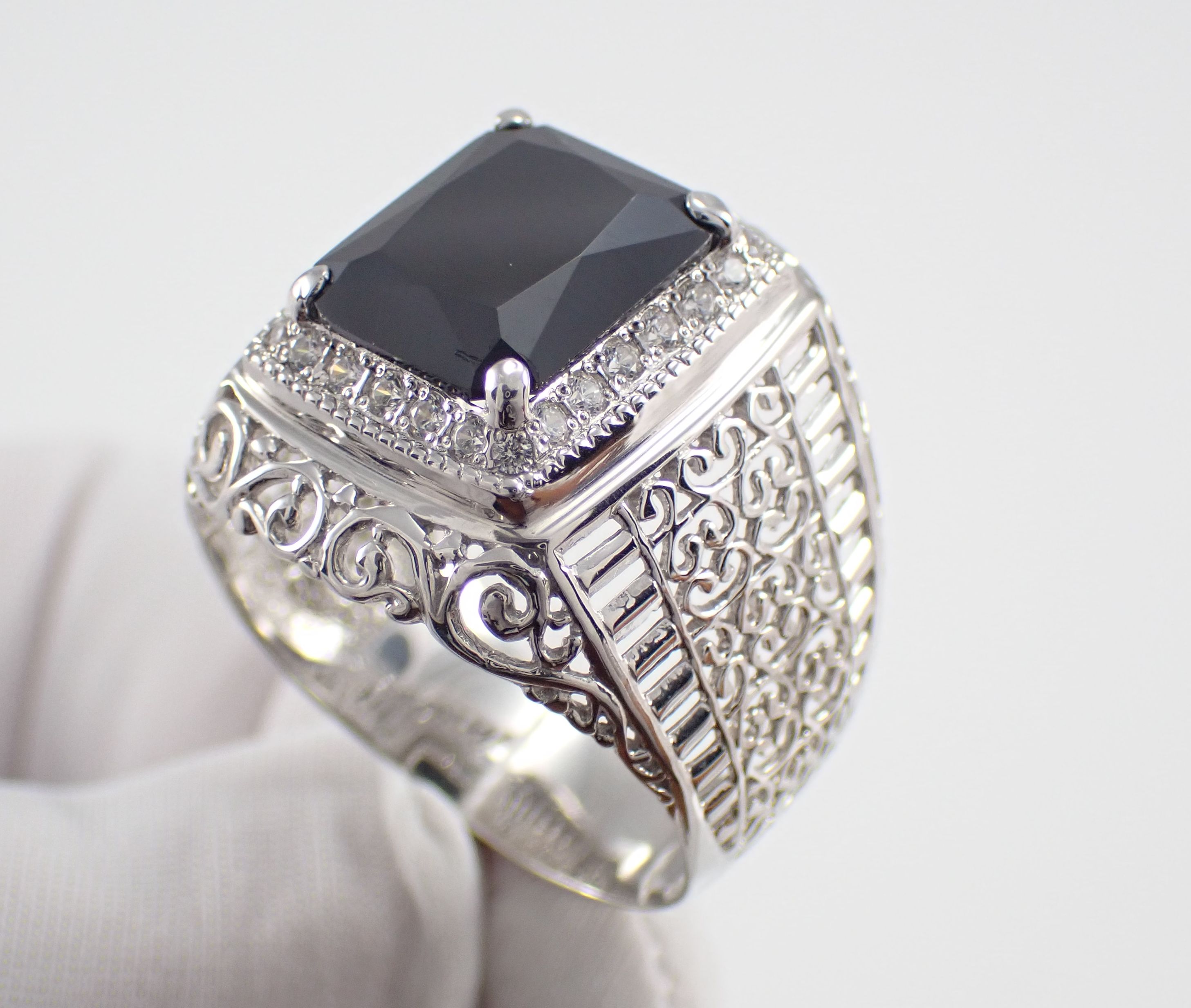 Печатка Мужская с черным фианитом, Артикул КМ-137_2_с, серебро 925 пробы смотреть онлайн