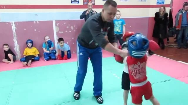 Новогодний турнир по кикбоксингу. Артуру 4,5 года ? смотреть онлайн