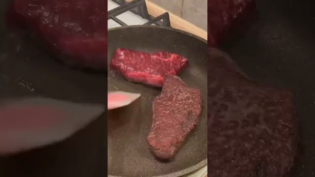 Денвер стейк с хурмой и сыром. #стейк #steak смотреть онлайн