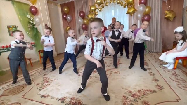 Танец мальчиков «Лялечка» на выпускном смотреть онлайн