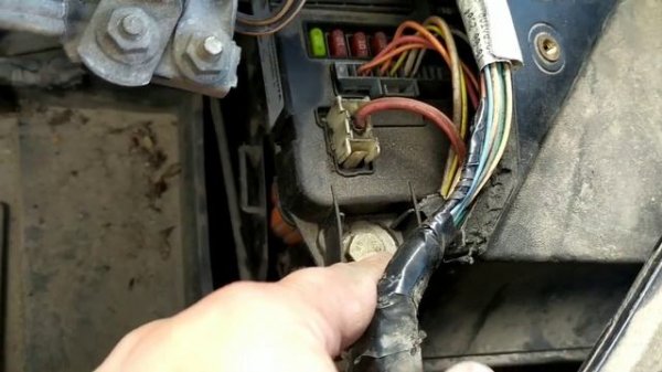 Блок предохранителей под капотом Сценик-2, Меган-2. Разборка, распиновка.