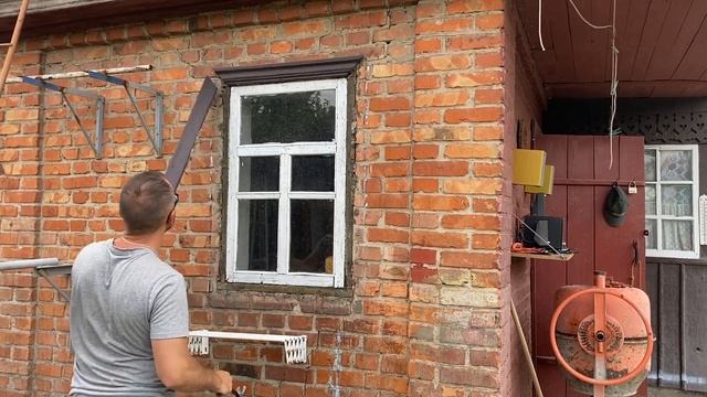 Вставив пластикове вікно. Залив бетонні бордюри, вібростіл. Перетворюю сарай в кімнату