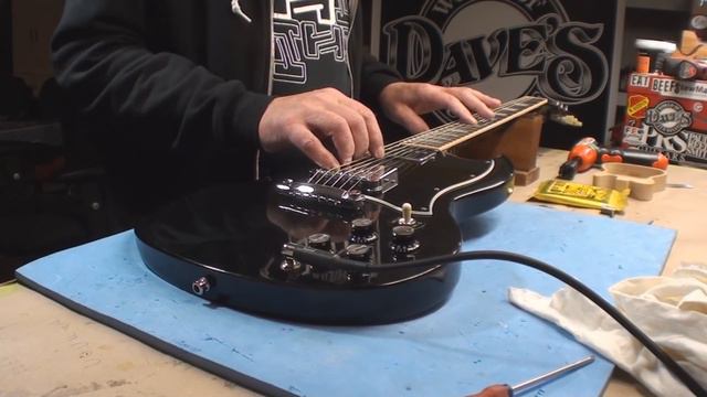 Gibson SG Gets Beefy Slinky Strings смотреть онлайн