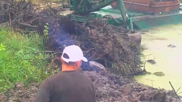 Очистка и восстановление водоема в д. Вишняково Раменского района плавающими экскаваторами смотреть онлайн