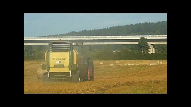 | HD 1080p | Lisování ovesné slámy 2016 / Oat straw baling | Třemošenská a.s. | Fendt + Krone |