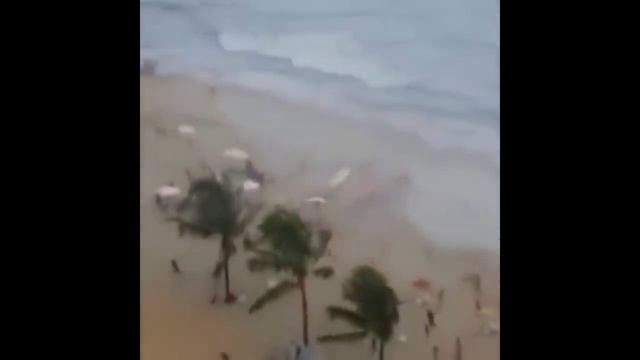 6 ТОРНАДО, УНОСЯЩИХ ЗА СОБОЙ ЛЮДЕЙ, СНЯТЫХ НА КАМЕРУ. Зомби Чез смотреть онлайн