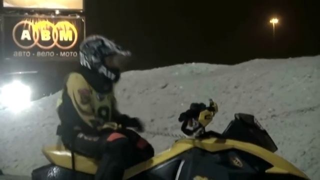 Снегоходная гонка Night Rush.flv смотреть онлайн
