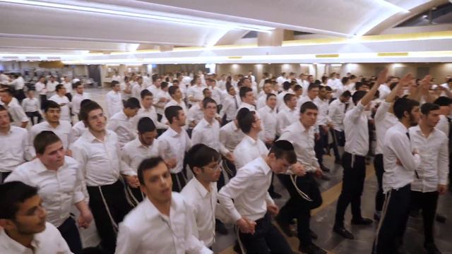 יואלי דיקמן ושלמה כהן בשמחת בית השואבה במלונית הקורונה 