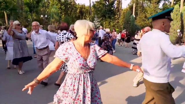 ПОМНЮ Я РАСЦВЕЛА ЛЮБОВЬ! ТАНЦЫ ХАРЬКОВ СЧАСТЛИВЫЕ МОМЕНТЫ смотреть онлайн