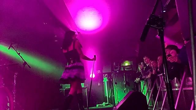 Rebecca Black “Look At You” live in Dublin смотреть онлайн