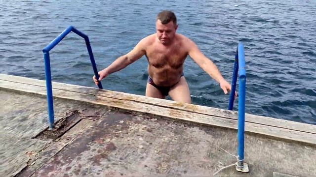 Прекрасный весенний день. Купаемся 10.03.23. смотреть онлайн
