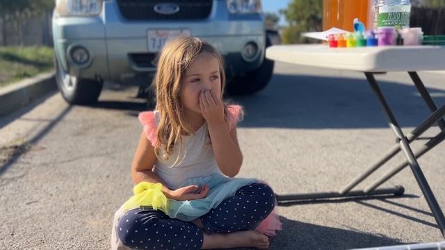 GG's Lemonade Stand brings in $$$ смотреть онлайн