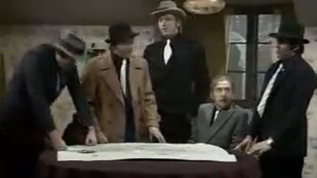 Monty Python - Non-Illegal Robbery смотреть онлайн
