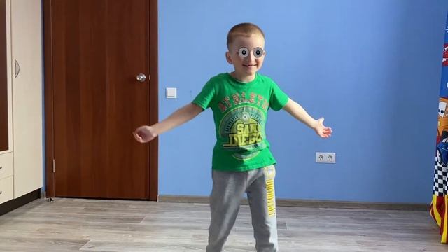 Управляемый папа носит конфеты Валера танцует ягоду малинку смотреть онлайн