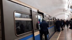 Электропоезд 81-740/741.1 "Русич" на станции метро Лубянка