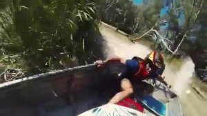 Сумасшедшие гонки на спортивных катерах по труднопроходимым рекам