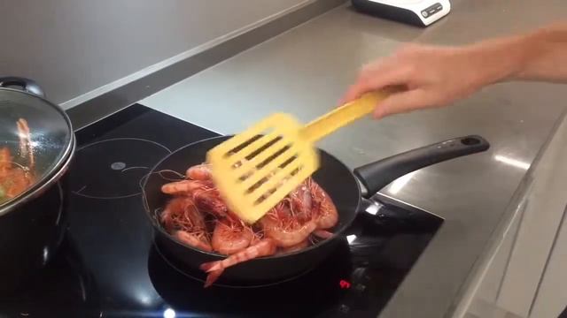 ГОТОВИМ МОРЕПРОДУКТЫ / КАК РАЗДЕЛЫВАТЬ ЛОБСТЕРА / ДЕНИЙСКИЕ КРАСНЫЕ КРЕВЕТКИ. смотреть онлайн