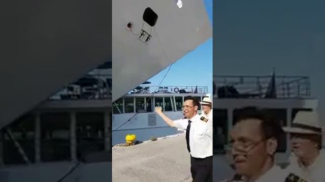 Корабль таранит теплоход смотреть онлайн