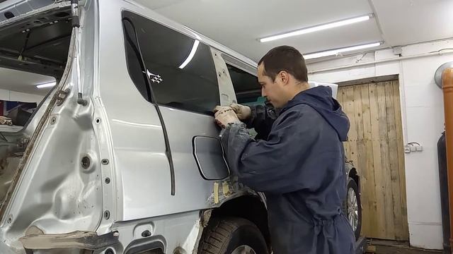 Как вырезать форточки на Subaru Forester sg5 смотреть онлайн