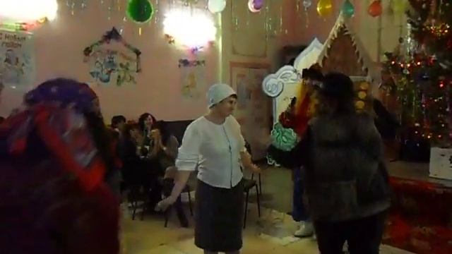 Калининский СДК. Новогодний корпоратив-2014. Сценка "Цыган" смотреть онлайн