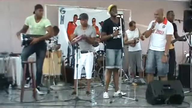 Grupo FDA UM MINUTO Casarão do Samba 17-04-11 смотреть онлайн