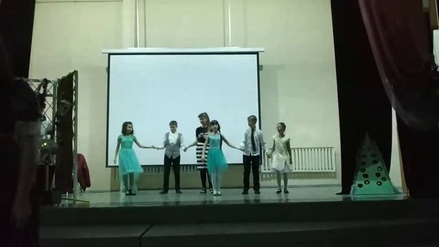 Новогоднее выступление в школе. Танец под руководством Рожкова С.П. смотреть онлайн