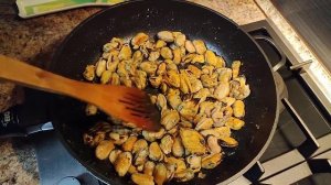 Мидии Жареные На Сковороде В Соевом Соусе С Чесноком, Быстрый И Простой Рецепт, Очень Вкусно И Сытн