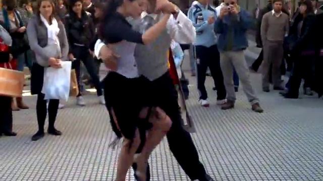 Tango en la calle Florida - Bs. As - Argentina смотреть онлайн