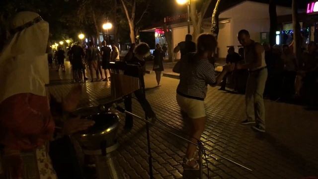 Танцы в Евпатории на улице Фрунзе в Крыму на набережной Крым 2016 Евпатория 28.08.2016 02 смотреть онлайн