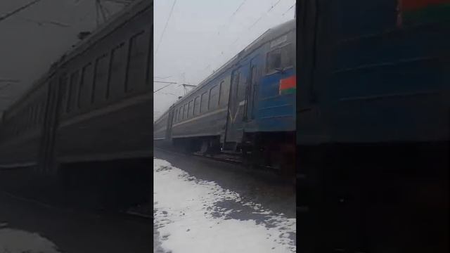 ЭР9е-600 с приветливой локомотивной бригадой на перегоне бобруйск-березина смотреть онлайн