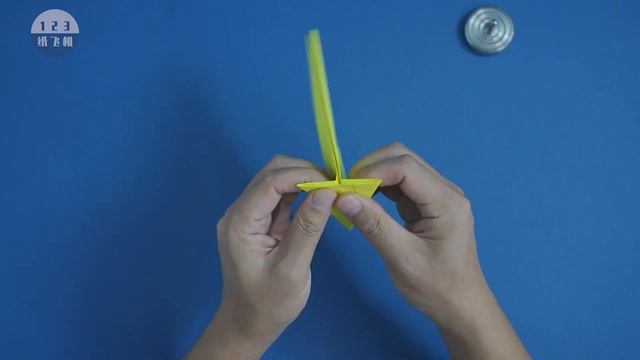 Different cross folding spinning paper airplane Looper【123 paper airplane】 смотреть онлайн