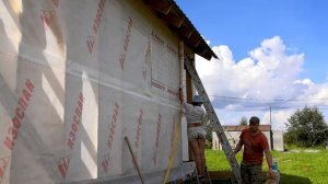 Монтаж ветро и влагозащитной мембраны на каркасные стены. Каркасная баня День 25.