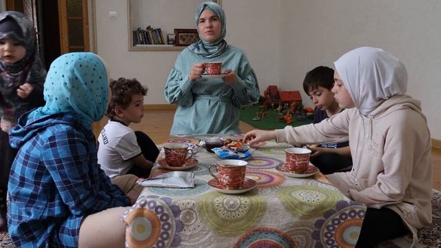 ВЛОГ МУСУЛЬМАНКИ: дарим подарки, красивые платья для меня и свекрови, из золушки в КОРОЛЕВУ :-) смотреть онлайн