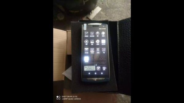 Смартфон с проектором