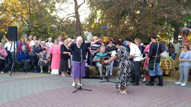 Пляска и частушки Матаня. Аккомпанирует гармонист Мещеряков. смотреть онлайн