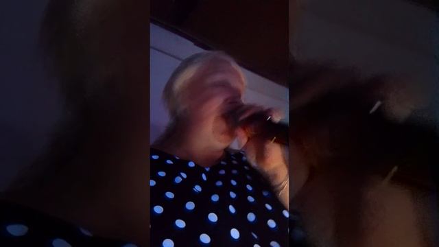 рок ретро.... Ольга Овчинникова ведущая которая поет. московская осень... смотреть онлайн