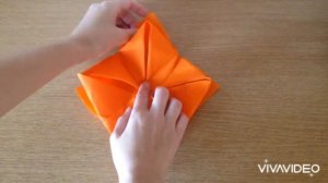 Как красиво сложить салфетку Кувшинка