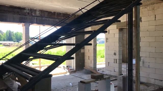 Консольная лестница из металла и дерева смотреть онлайн