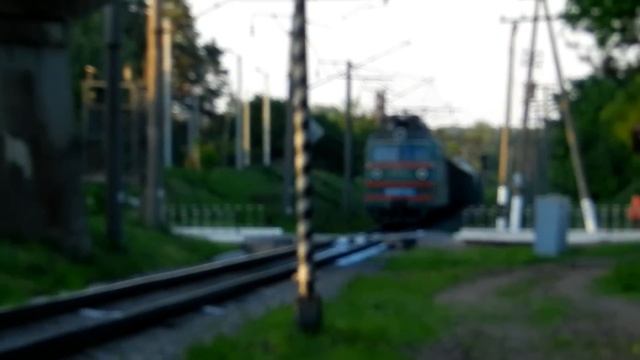 Электровоз ВЛ80К-163 с грузовым поездом смотреть онлайн
