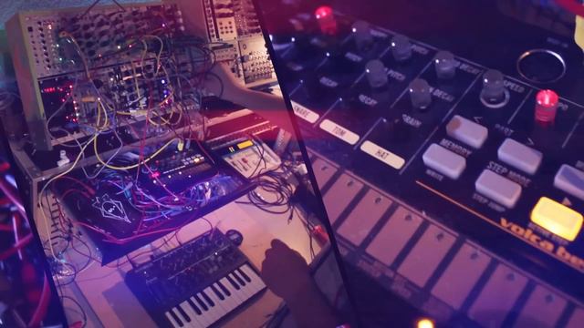 Squeaky MicroBrute Modular Synth Jam (w/ Volca Beats) #TTNM смотреть онлайн