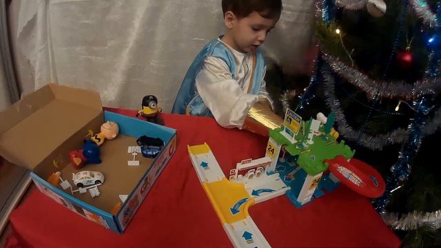 Распаковка Новогодних подарков. Супер мужик. Трек,обзор. смотреть онлайн