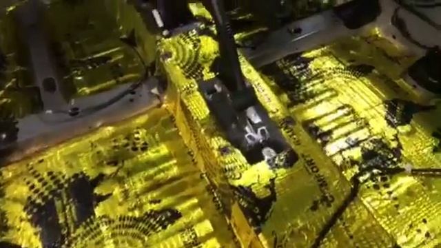 Золотой тюнинг внутри салона отечественного авто Лада Ларгус. Виброизоляционная защита смотреть онлайн