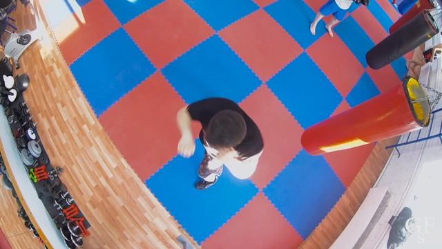 Урок №1. Передвижение на ногах. Тренировка в зале. смотреть онлайн